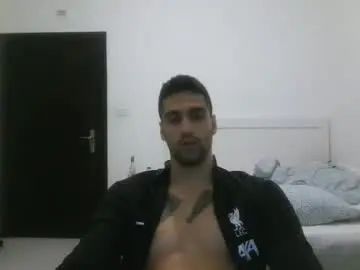 Gay sex chat with imyouroniichan - camgaychat.com - Britain