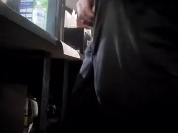 Gay sex chat with autorepair1010 - camgaychat.com - Britain