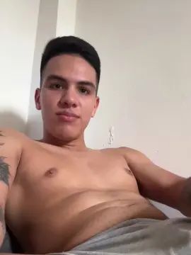 Gay sex chat with Axel_sliim - camgaychat.com - Italy