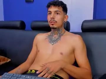 Gay sex chat with aleking13 - camgaychat.com - Britain