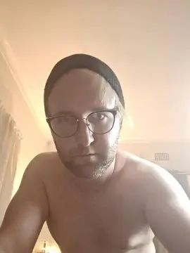 Gay sex chat with HenryBCDec - camgaychat.com