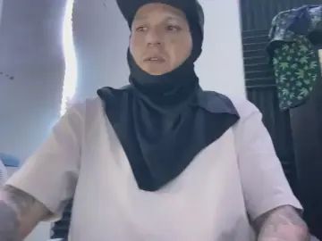 Gay sex chat with badboyz21 - camgaychat.com