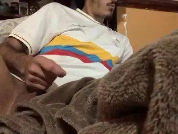 Gay sex chat with maskedhung18 - camgaychat.com - Spain