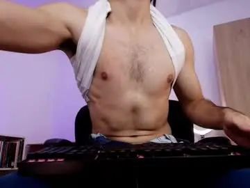 Gay sex chat with enzo_moretii - camgaychat.com - Britain