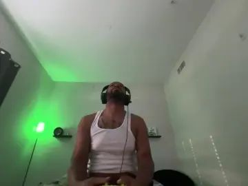 Gay sex chat with Earthwormslim - camgaychat.com - Britain