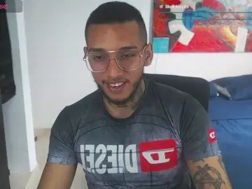 Gay sex chat with LucaVanden - camgaychat.com - Britain