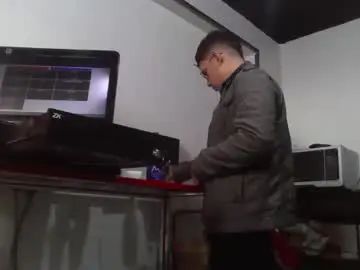 Gay sex chat with pappi777 - camgaychat.com - Britain