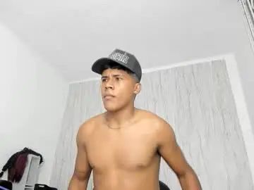 Gay sex chat with sraustin - camgaychat.com - Britain