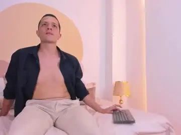 Gay sex chat with kieranthornton - camgaychat.com - Britain