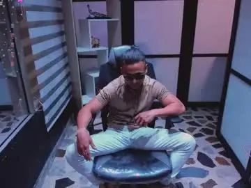 Gay sex chat with apolobonshe_ - camgaychat.com - Britain