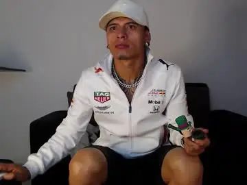 Gay sex chat with rickgraim - camgaychat.com - Britain