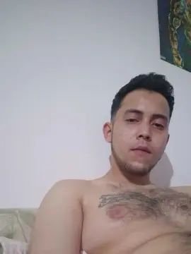 Gay sex chat with Eroz_rammazotti - camgaychat.com - Spain