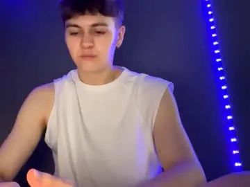 Gay sex chat with luckymenchik - camgaychat.com
