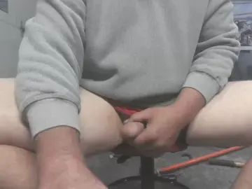 Gay sex chat with BigFun402 - camgaychat.com - Britain