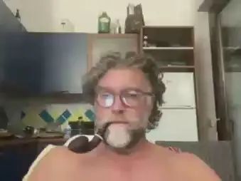 Gay sex chat with bttm4older1 - camgaychat.com - Britain