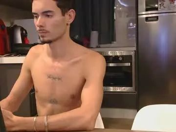 Gay sex chat with heitorbaumann2 - camgaychat.com - Britain