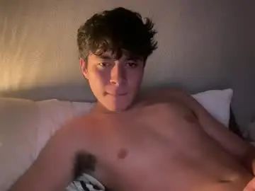 Gay sex chat with hungc0llegejock - camgaychat.com - Britain