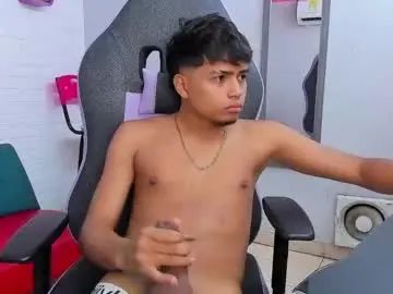 Gay sex chat with latinhotboy_19 - camgaychat.com - Britain