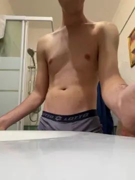 Gay sex chat with Riccardooo_69_ - camgaychat.com - Italy