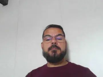 Gay sex chat with Vitorjr85 - camgaychat.com - Portugal
