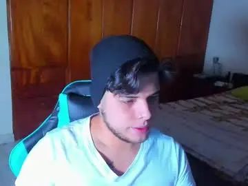 Gay sex chat with big_cockjughead - camgaychat.com - Britain