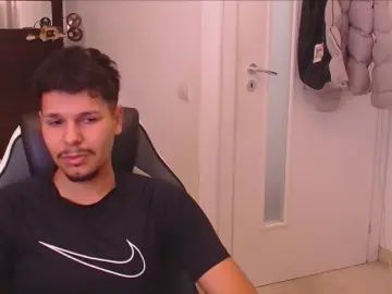 Gay sex chat with ClayMaddox - camgaychat.com - Britain