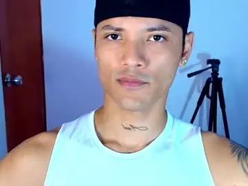 Gay sex chat with xlatin21 - camgaychat.com - Britain