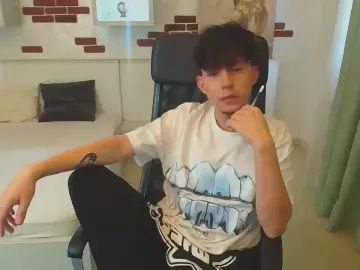 Gay sex chat with KrewVaughn - camgaychat.com - Britain