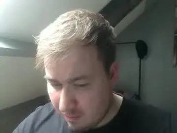 Gay sex chat with nickjoe2323 - camgaychat.com - Britain