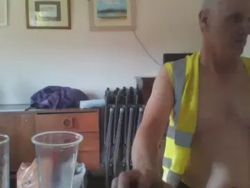 Gay sex chat with happyday1 - camgaychat.com - Britain