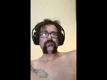 Gay sex chat with throatmygoat5150 - camgaychat.com - Britain