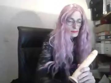 Gay sex chat with sophiecross369 - camgaychat.com - Britain