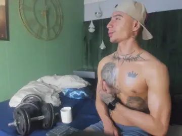 Gay sex chat with PiperrCry - camgaychat.com - Britain