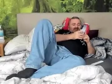 Gay sex chat with chubbydaddybear82 - camgaychat.com - Britain