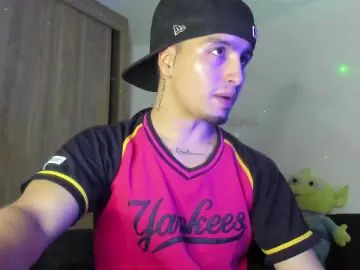 Gay sex chat with EWIN_9 - camgaychat.com - Spain