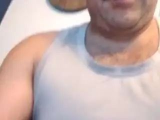 Gay sex chat with cloudymusclebeefy - camgaychat.com