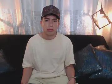 Gay sex chat with Aron_fox - camgaychat.com - Spain