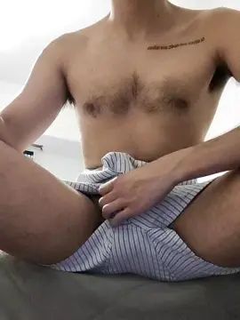 Gay sex chat with tomatito18 - camgaychat.com - Britain