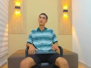 Gay sex chat with sebass_r - camgaychat.com - Britain