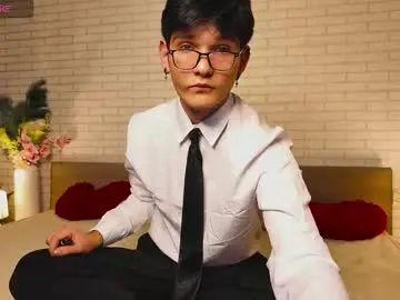 Gay sex chat with liamrivers - camgaychat.com - Britain