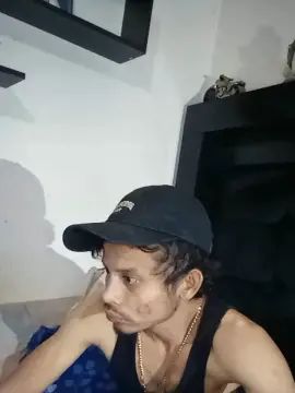 Gay sex chat with PerlayJesus2 - camgaychat.com - Britain