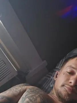 Gay sex chat with 46finesse - camgaychat.com - Britain