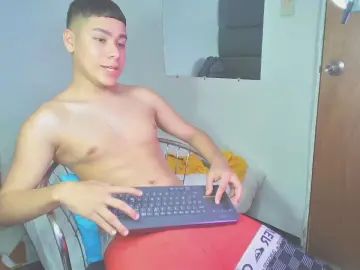 Gay sex chat with LucasTorrez - camgaychat.com - Spain