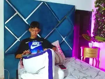 Gay sex chat with jamesconnor001 - camgaychat.com - Britain