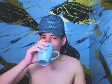 Gay sex chat with Suarezz01_ - camgaychat.com - Britain