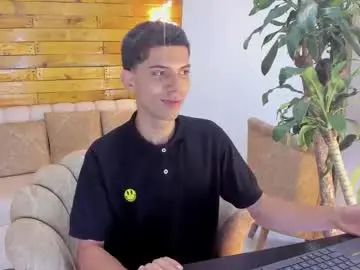 Gay sex chat with prettyboyy_13 - camgaychat.com - Britain