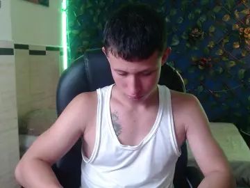 Gay sex chat with Garuo_18 - camgaychat.com - Portugal