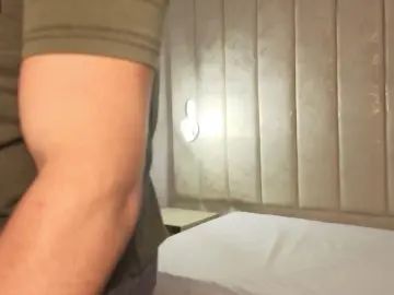 Gay sex chat with CamiloYoung - camgaychat.com - Britain