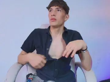 Gay sex chat with Luckas_White - camgaychat.com - Britain