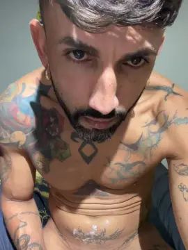 Gay sex chat with GarciaAnthony - camgaychat.com